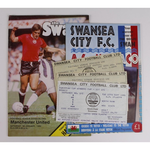 1008 - Swansea City v Manchester United 30/1/1982, plus 2 rare match tickets. Swansea 1st season in 1st Div... 