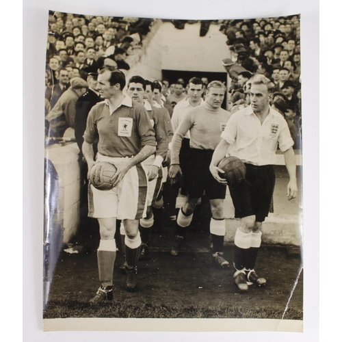 1014 - Wales v England International played at Ninian Park 20/10/1951, original 10