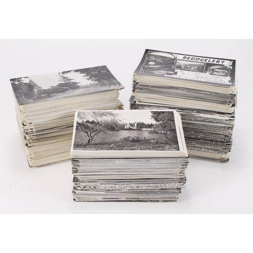 570 - Topographical real photos, varied collection in large long box, commencing with letter B, duplicatio... 