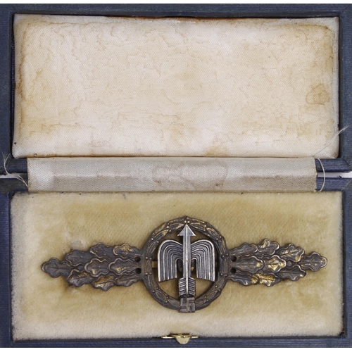 1456 - German Luftwaffe fighter clasp, originally gilt but only partially remains, nice patina, small maker... 