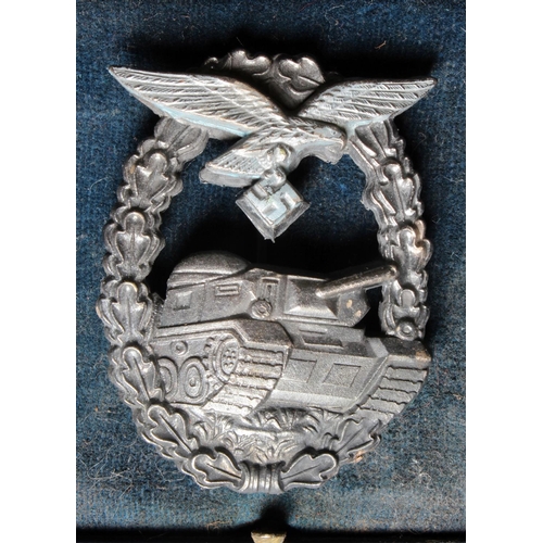 1460 - German Luftwaffe Panzer Assault badge, in fitted embossed case