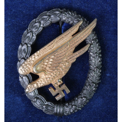 1461 - German Luftwaffe Parachutists badge, Osang, Dresden maker marked, in fitted case