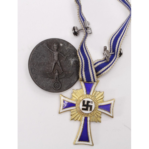 1472 - German Mothers Cross in gold, in fitted correct case, plus a mothers day badge & unusual swastika ea... 