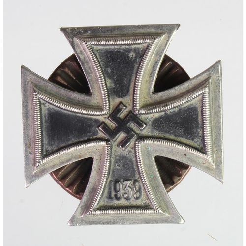 1600 - German WW2 Iron Cross 1st class, screw back private purchase solid construction example.