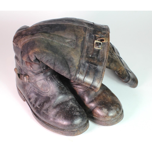 1992 - WW2 Hungarian pilots flying boot very similar to the German pattern in good condition.