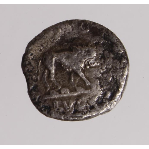 504 - Roman Triumviral, Fulvia (wife of Mark Antony) silver quinarius, Lugdunum 43 BC, 1.62g, 13mm. Obv: W... 