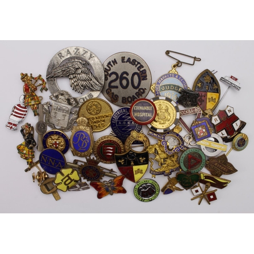 833 - Badges (approx 41) mostly enamelled