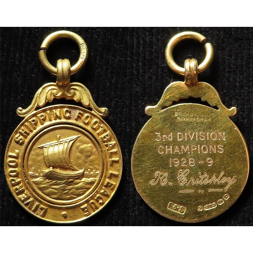 876 - Football Fob, hallmarked 9ct gold, 21mm, 4.62g: 'Liverpool Shipping Football League' / '3rd Division... 