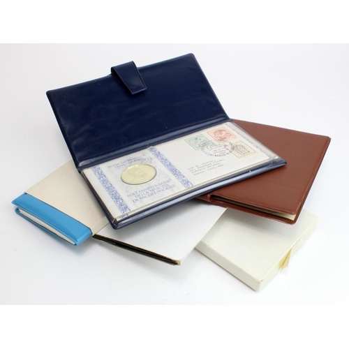 880 - Four Silver medallic first day covers & one Silver Medal in a hard plastc case
