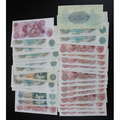 26 - Bank of England (30), a collection of 10 Shillings and 1 Pound notes, includes a rare Fforde 10 Shil... 