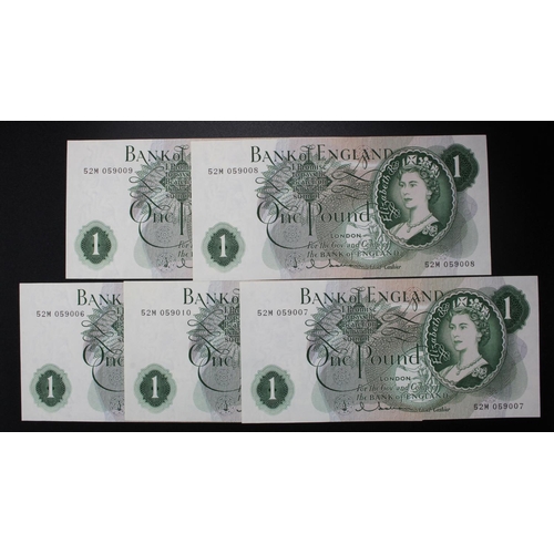 72 - Hollom 1 Pound (5) issued 1963, a consecutively numbered run of REPLACEMENT notes, serial 52M 059006... 