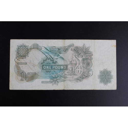 73 - Hollom 1 Pound issued 1963, this note has been signed by Mervyn King, serial D65N 163656, also inclu... 