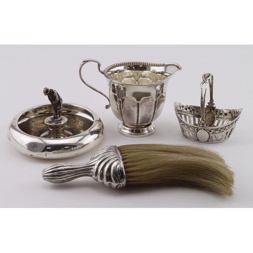 535 - Mixed lot of silver, comprising a cream jug and a Putting Trophy (has a broken club), various hallma... 