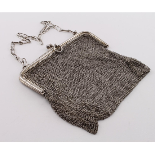 544 - Ladies large silver purse (approx 250g) Import marks for Chester 1914