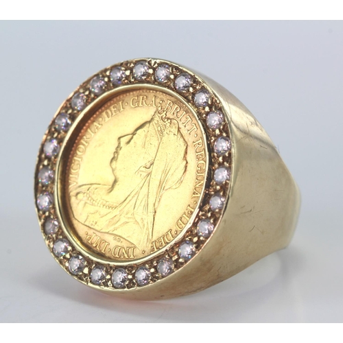 93 - 9ct Gold Half Sovereign Ring (1900) size Q weight 13.6g