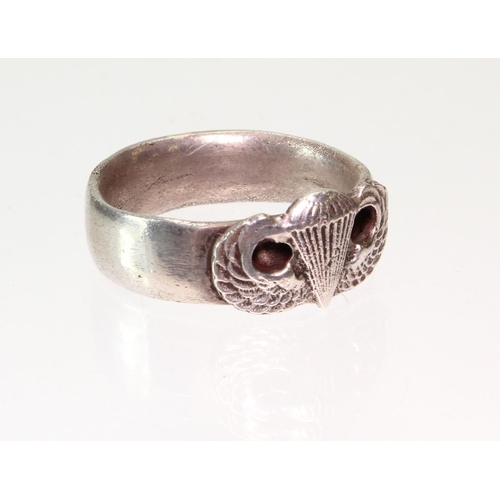 1225 - WW2 Silver Paratroopers Double Winged Ring. Large Size. UK X. US 11.