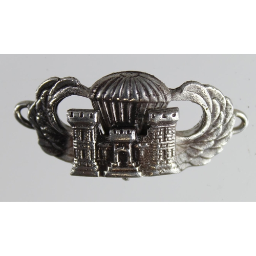 1227 - WW2 Theatre Made US Silver Engineers Jump Wings Bracelet-less wrist chain.