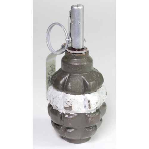 823 - Grenade Russian WW2 F-1 pineapple hand grenade