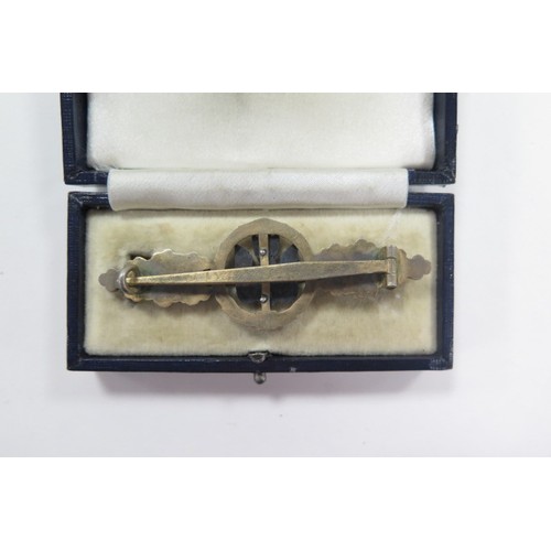 677 - German Nazi Squadron Clasp for Bomber Pilots in Gold, in fitted case