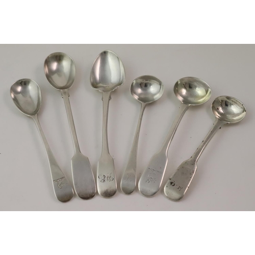 464 - Mixed lot of five silver condiment spoons comprising four Georgian and one Victorian plus a Georgian... 