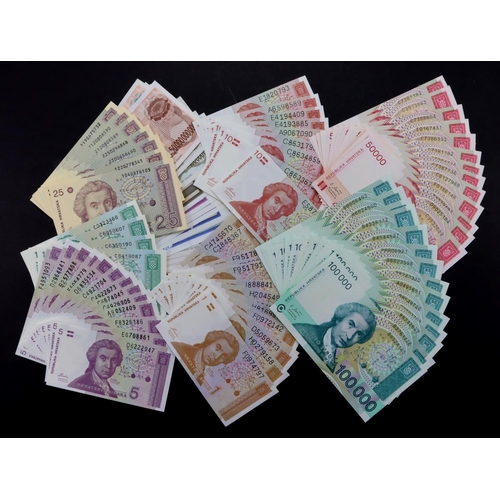 558 - Croatia (107), dealers lot of Uncirculated notes dated 1991 - 1993, 1 Dinar (20), 5 Dinara 13), 10 D... 