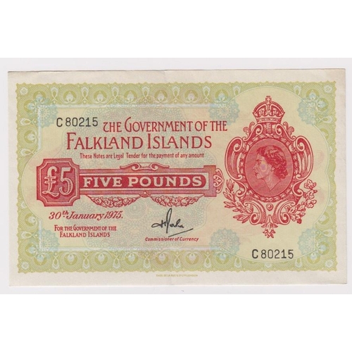 600 - Falkland Islands 5 Pounds dated 30th January 1975, portrait Queen Elizabeth II at right, serial C802... 