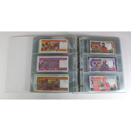 905 - World, Africa (151) a superb collection of Uncirculated notes in an album, Algeria, Angola, Biafra, ... 