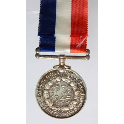 1019 - South African WW2 silver medal for war service.