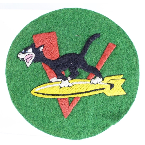 1149 - WW2 United States Army Airforce 553rd Bomber Sqn patch, cotton embroidered on felt. (14cm)