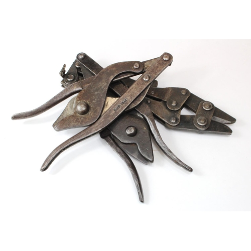 1152 - WW2 wire cutters including 1944 pattern as used on the D Day landings pair of 1941 dated folding and... 