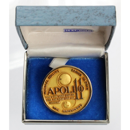 1615 - Appollo 11 First moon landing commemorative medallion. Issued by the Balfour Company. Approx 30mm di... 