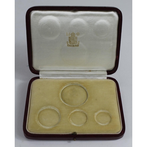 1648 - Case for a 1937 4-coin gold set, original, good condition, some damage to the under-side.