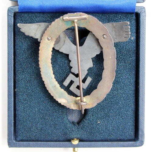 658 - German Luftwaffe Pilots badge in fitted case, badge marked C E Junker, Berlin