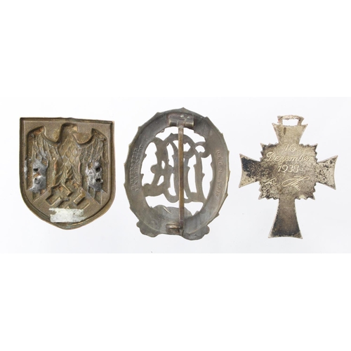 696 - German Nazi items inc Mothers Cross (damaged), African pith helmet decal, and DRA Sports Badge.  (3)