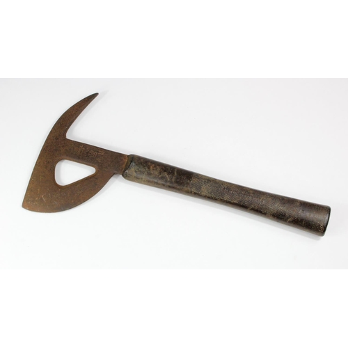 983 - RAF WW2 AM marked aircraft escape axe.