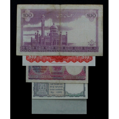 908 - World (6), Asia collection comprising Brunei 100 Ringgit dated 1983 serial A/5 513271 (TBB B110f, Pi... 