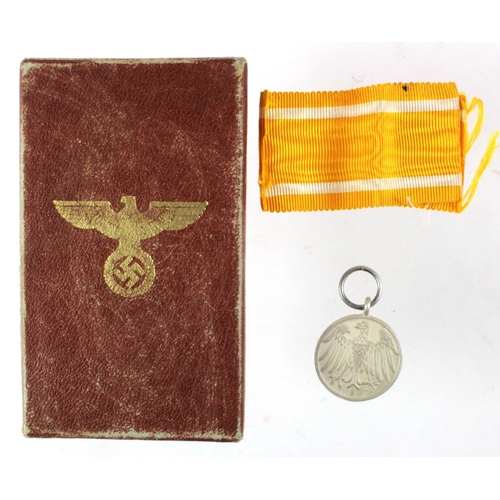 1471 - German Life Saving medal, has small swastika on eagle