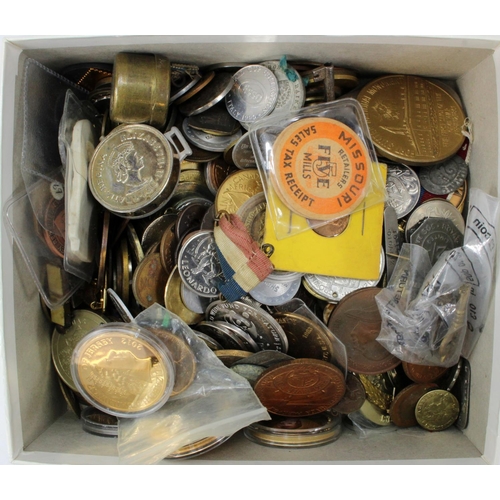 981 - Tokens, Medallions & Misc, assortment in a box.