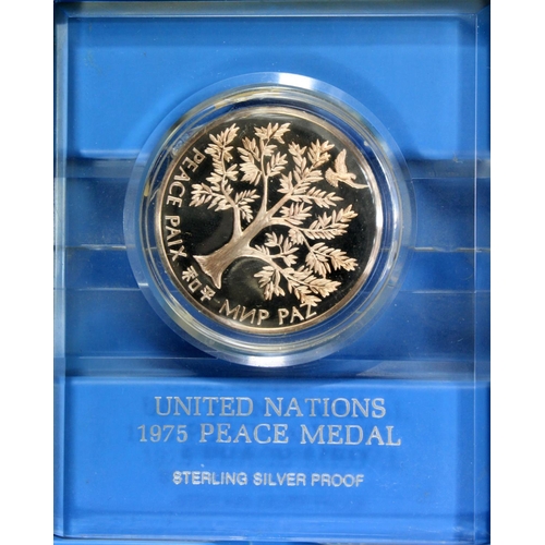 984 - United Nations 1975 Peace Medal Sterling Silver Proof (crown-size), FDC cased with certs, capsule ch... 