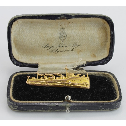 122 - 9ct brooch in the form of a ship. Hallmarked Birmingham either 1917 or 1942. Stamped 