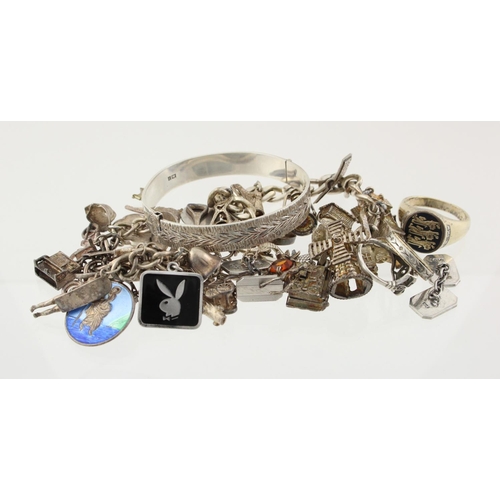 123 - Mixed silver / white metal  jewellery. Includes charm bracelets, bangle, cuff links, rings etc. Tota... 