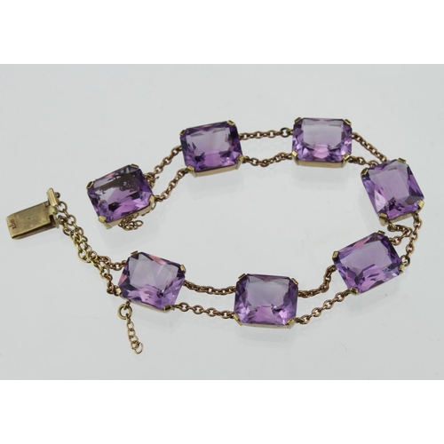 201 - 9ct yellow gold bracelet set with seven rectangular amethysts measuring approx. 12mm x 10mm in indiv... 