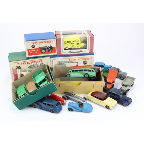 653 - Dinky. Three boxed Dinky Supertoys, comprising Blaw Knox Bulldozer (no. 561); Dumper Truck (no. 562)... 