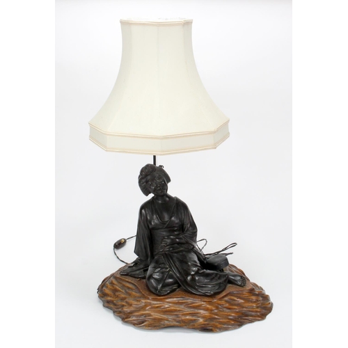 965 - Lamp. A large bronze (?) depicting a Japanese woman in traditional dress, mounted on wooden plinth w... 