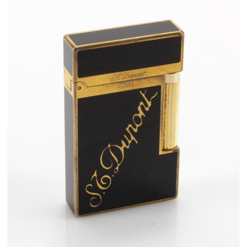 992 - S. T. Dupont black enamel & gilt lighter, with makers name to front and initial 'D' to reverse, 35mm... 