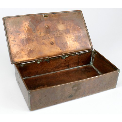 936 - Brewery related - copper Presentation box with a Charrington & Co. Ltd., Mile End, brass Horse Brass... 