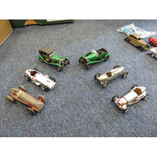 667 - Mixed lot to include a wooden train and two carriages (over 12