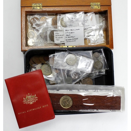1078 - Australia assortment in a plastic tray, and New Zealand in a wooden box; including silver and some 1... 