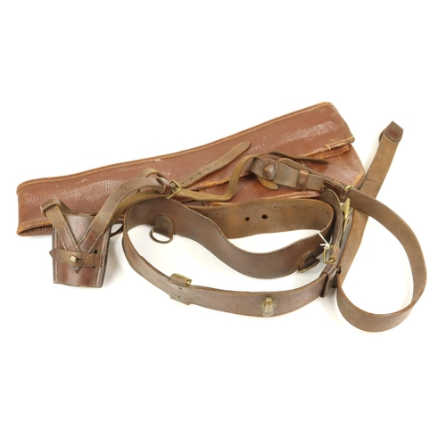 1790 - WW1 officers leather sword bag with sword frog and Sam Brown.