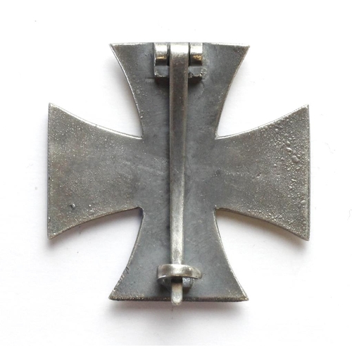 2080 - Imperial German WW1 Iron Cross 1st class private purchase solid construction example.